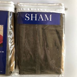 2 Standard Pillow Shams